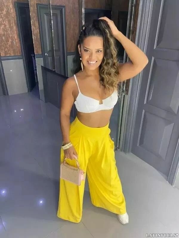Sabrina, 43