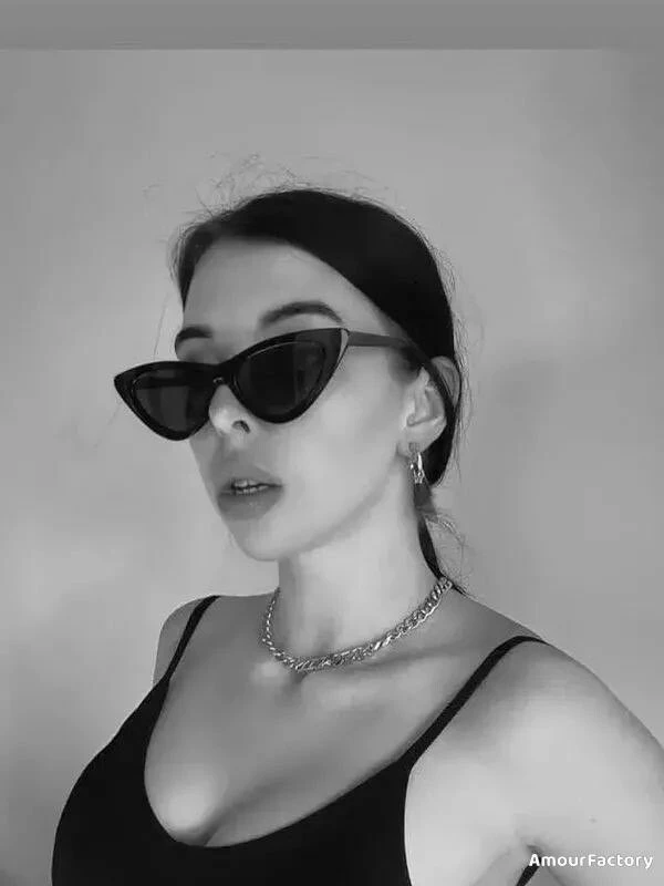 Yana, 23