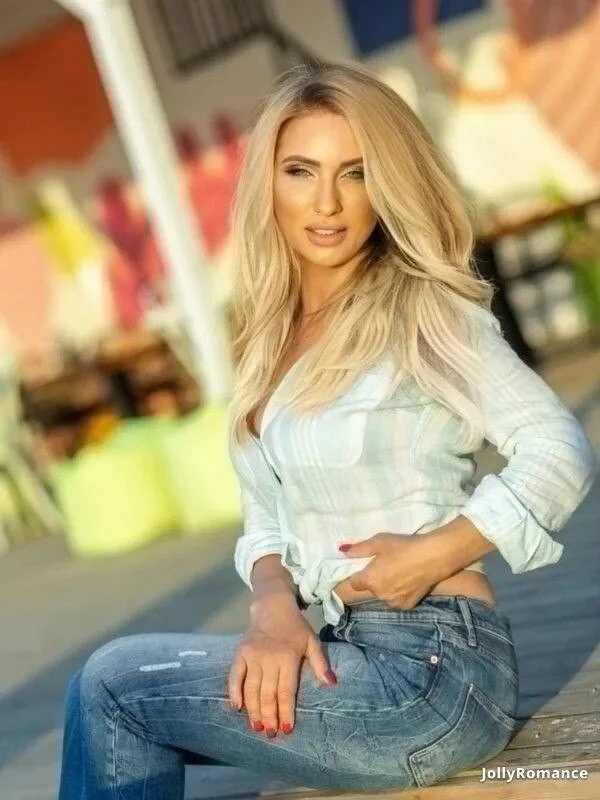 Viktoriya, 49