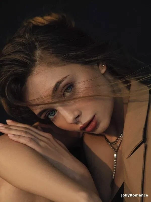 Valeria, 24