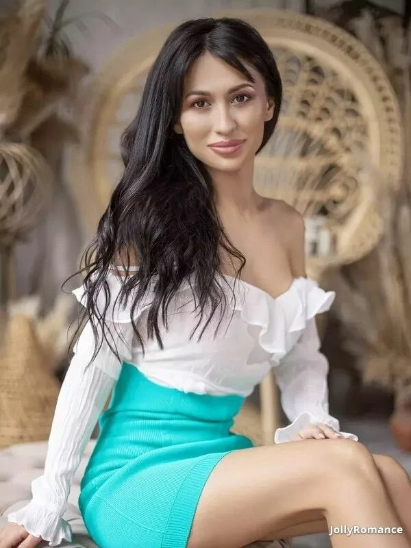 Julia, 32