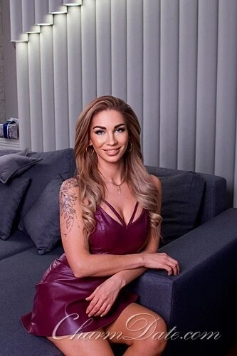 Anna, 33