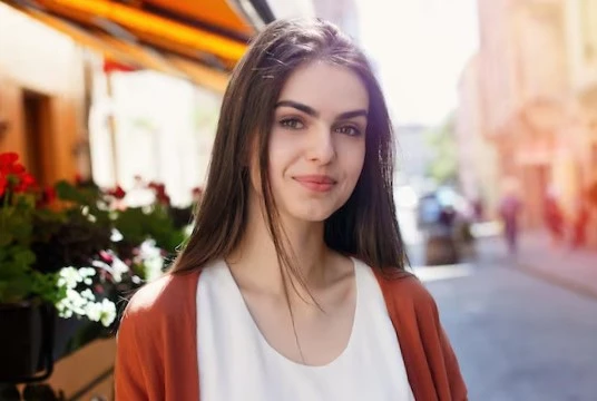 Ewa, 24